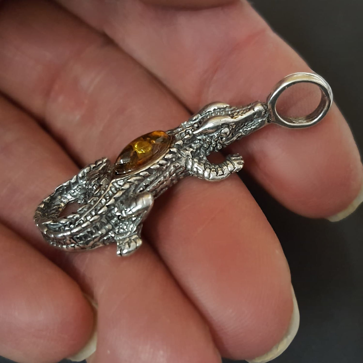 amber crocodile pendant silver necklace 