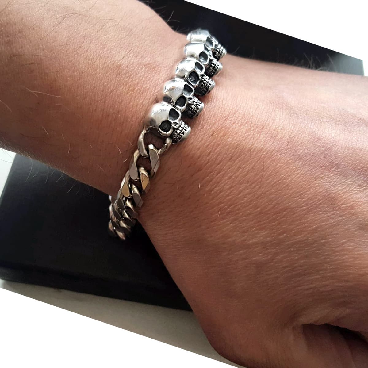 Skull hot sale chain bracelet